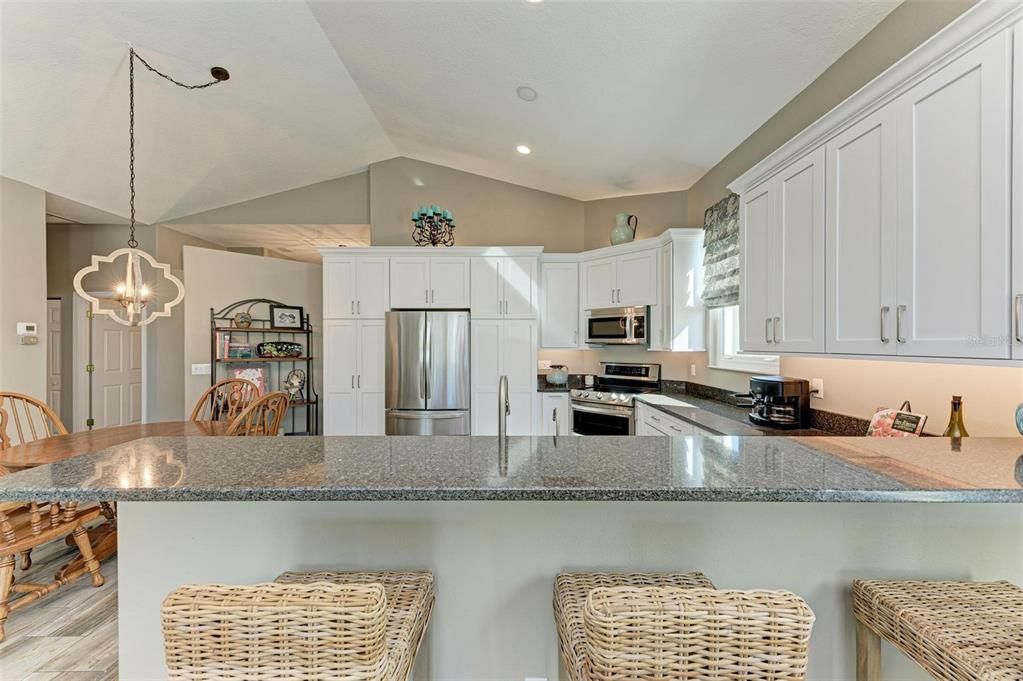 Activo con contrato: $655,000 (3 camas, 2 baños, 1915 Pies cuadrados)