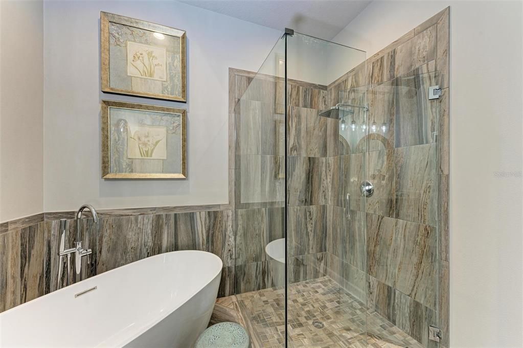 Activo con contrato: $655,000 (3 camas, 2 baños, 1915 Pies cuadrados)