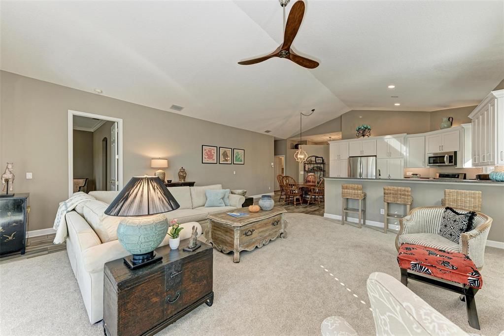 Activo con contrato: $655,000 (3 camas, 2 baños, 1915 Pies cuadrados)