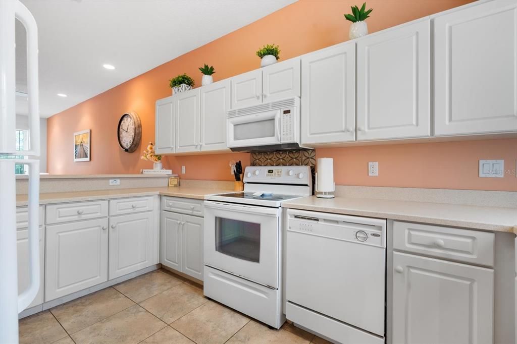 For Sale: $339,900 (3 beds, 2 baths, 1598 Square Feet)