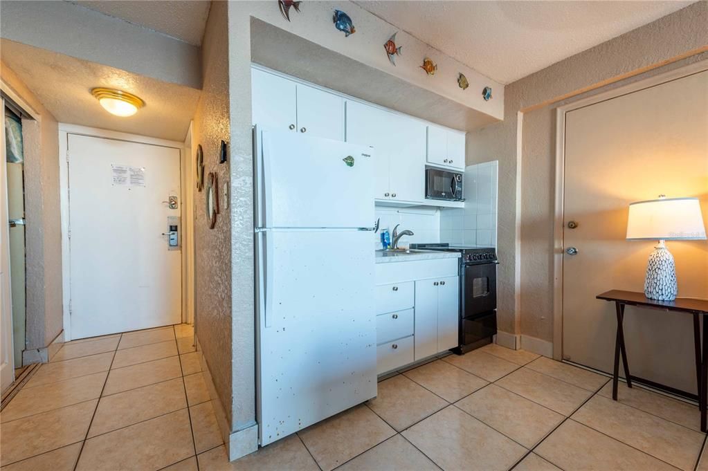 For Sale: $149,000 (1 beds, 1 baths, 337 Square Feet)