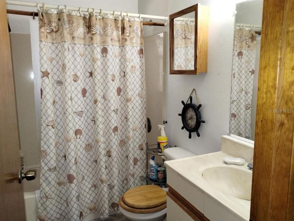 For Sale: $192,500 (2 beds, 1 baths, 912 Square Feet)