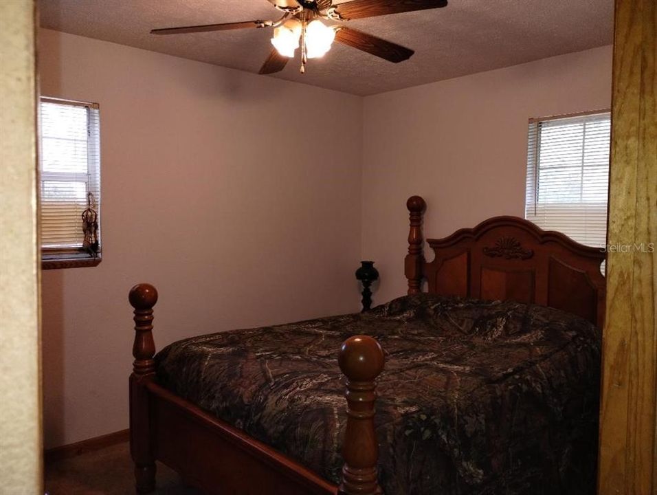 For Sale: $192,500 (2 beds, 1 baths, 912 Square Feet)