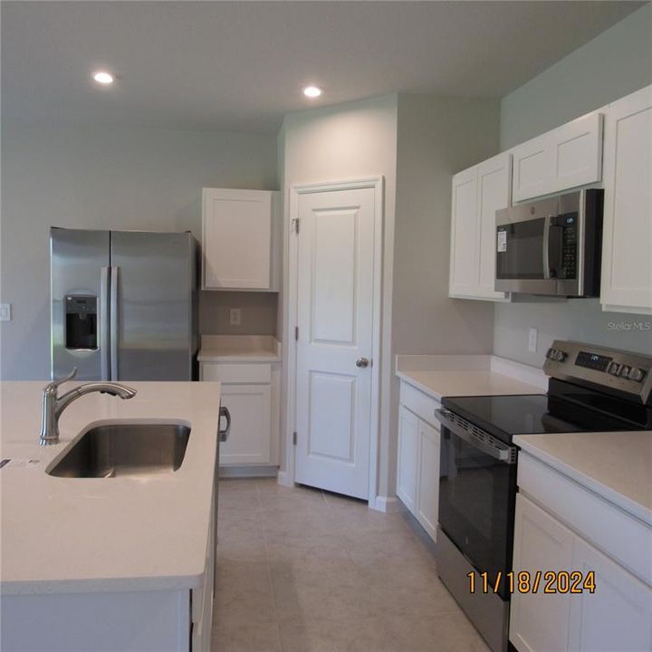 For Rent: $2,800 (4 beds, 2 baths, 1800 Square Feet)