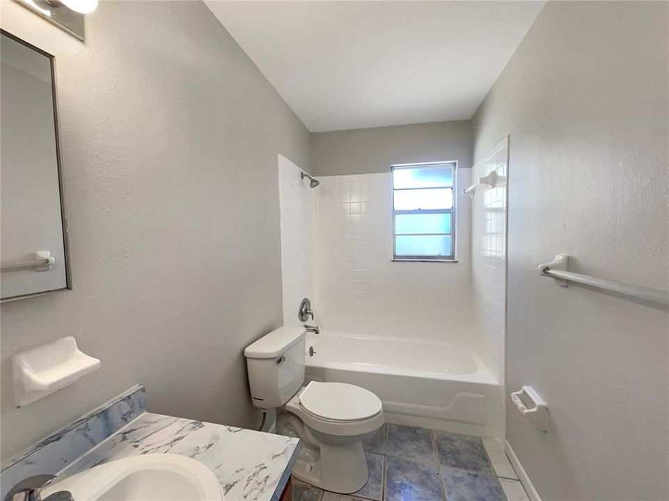 For Sale: $191,000 (3 beds, 1 baths, 1077 Square Feet)