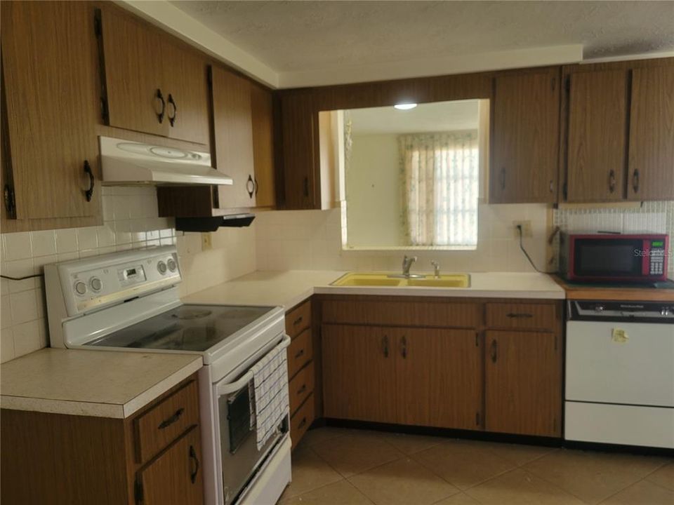 For Sale: $229,000 (2 beds, 2 baths, 1156 Square Feet)