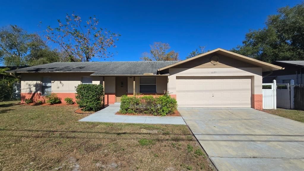 Active With Contract: $285,900 (3 beds, 2 baths, 1204 Square Feet)