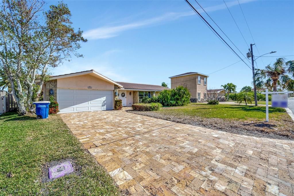 For Sale: $1,200,000 (2 beds, 2 baths, 1607 Square Feet)