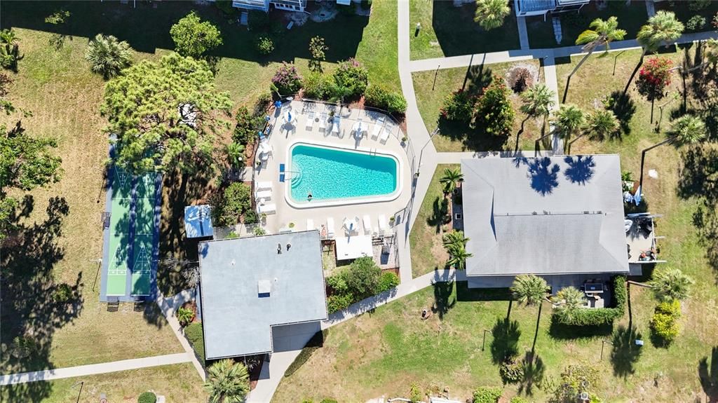 Amenities include heated pool, clubhouse, shuffleboard courts, and laundry room.