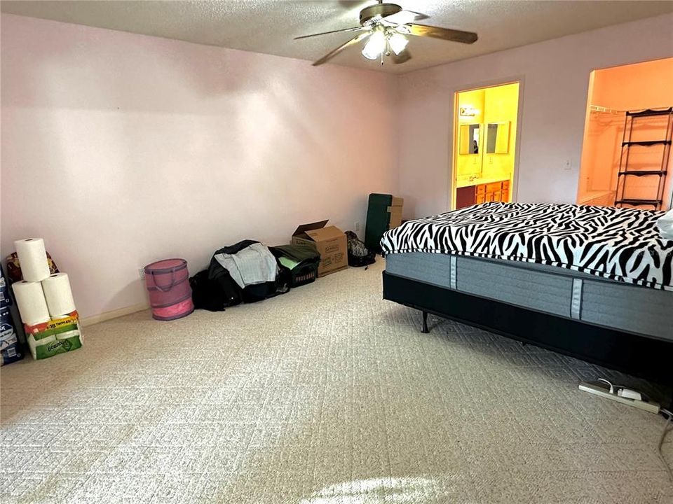 For Sale: $160,000 (2 beds, 2 baths, 1353 Square Feet)