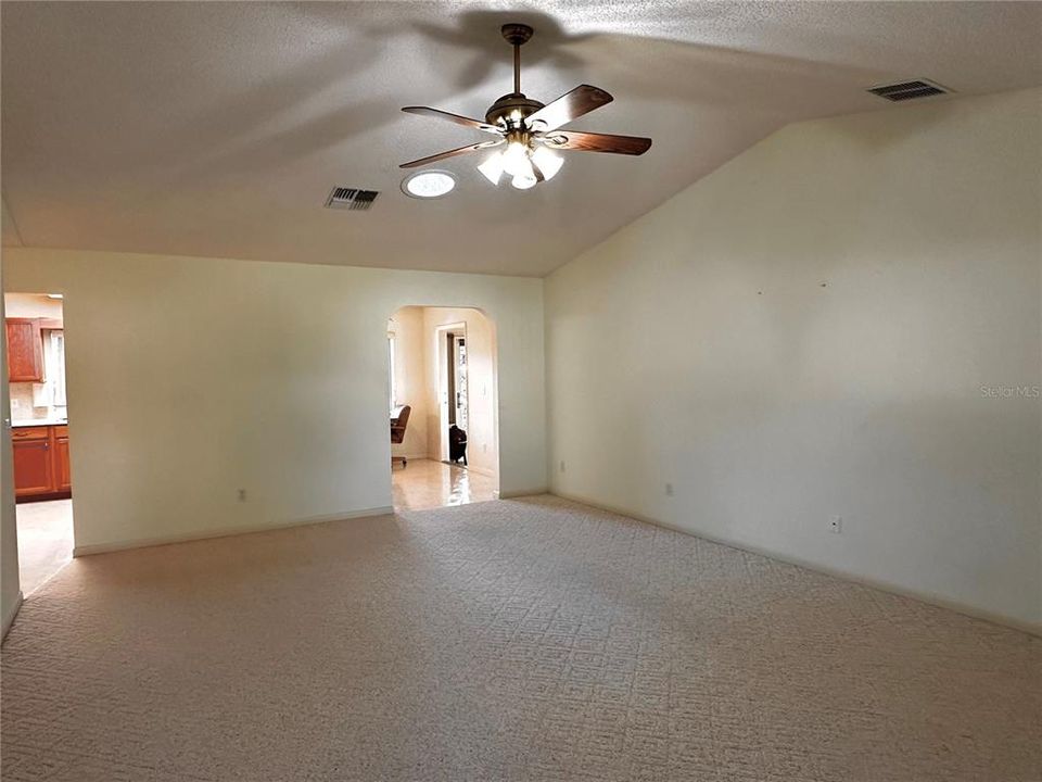 For Sale: $160,000 (2 beds, 2 baths, 1353 Square Feet)