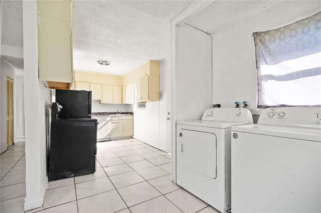 For Sale: $225,000 (3 beds, 1 baths, 1092 Square Feet)