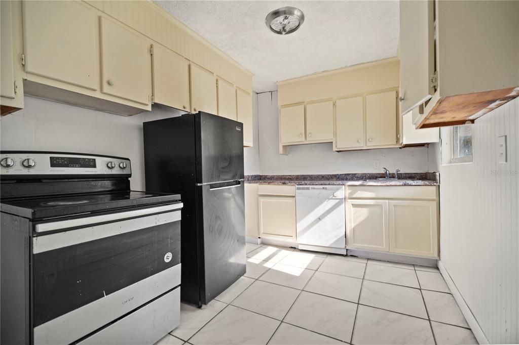 For Sale: $225,000 (3 beds, 1 baths, 1092 Square Feet)