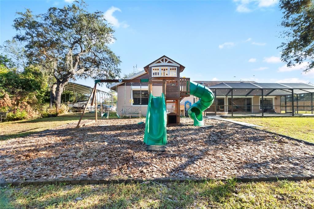 Active With Contract: $819,900 (4 beds, 2 baths, 2763 Square Feet)