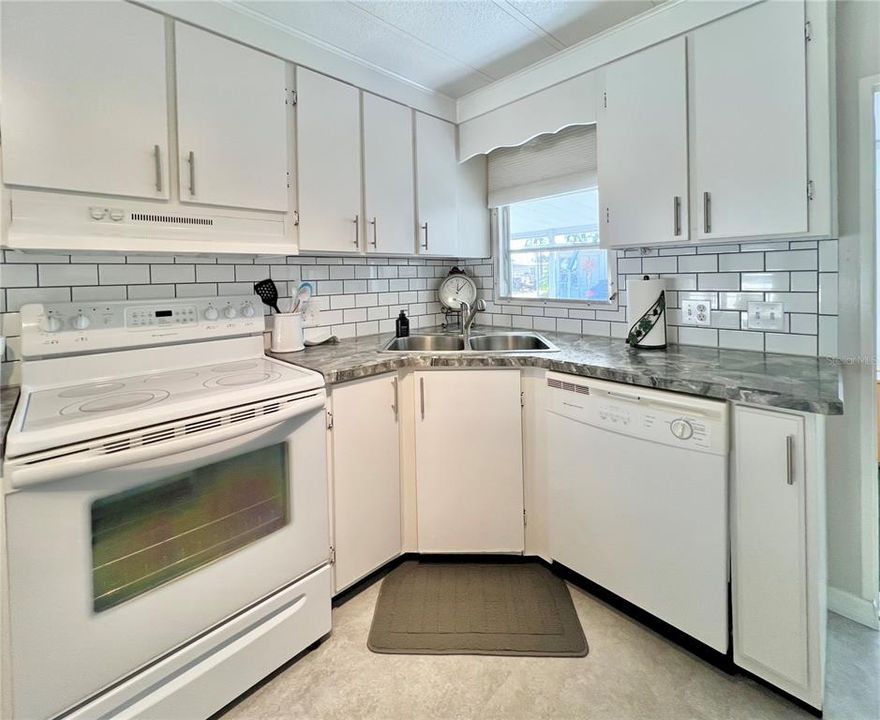 For Sale: $184,900 (2 beds, 2 baths, 1280 Square Feet)