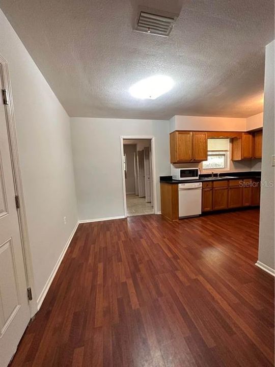 For Rent: $2,800 (3 beds, 2 baths, 1237 Square Feet)