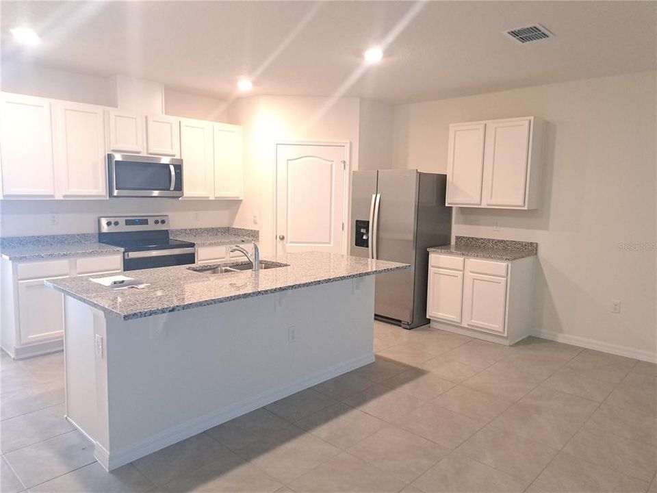 For Rent: $2,495 (4 beds, 2 baths, 2100 Square Feet)