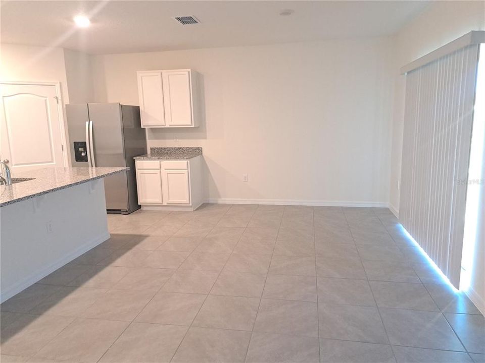 For Rent: $2,495 (4 beds, 2 baths, 2100 Square Feet)