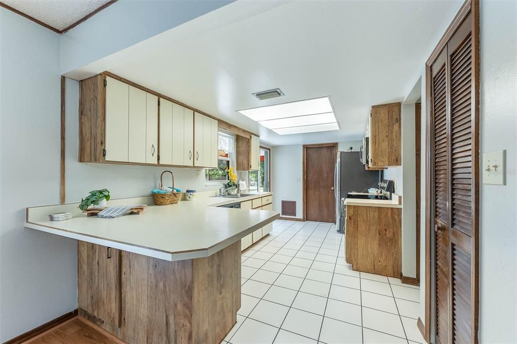 Kitchen - breakfast bar and closet pantry