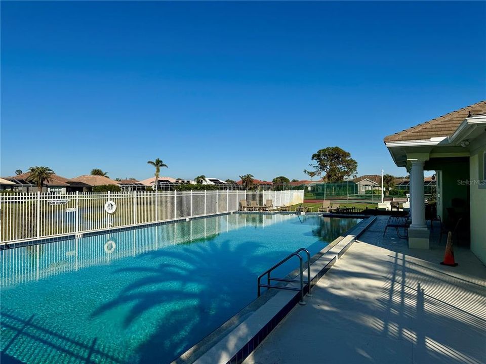 Lakes of Jacaranda Clubhouse and swimming pool