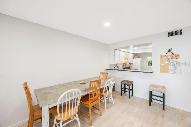 For Sale: $254,900 (2 beds, 2 baths, 1068 Square Feet)