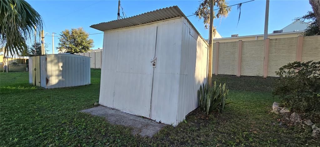 Separate stand alone shed