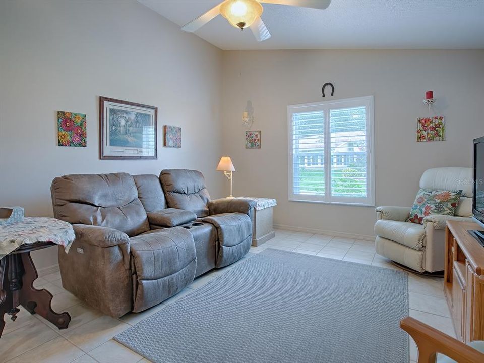 For Sale: $365,900 (3 beds, 2 baths, 1956 Square Feet)