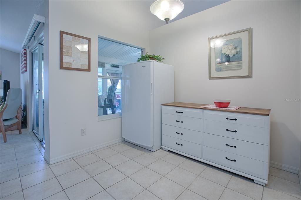 For Sale: $365,900 (3 beds, 2 baths, 1956 Square Feet)