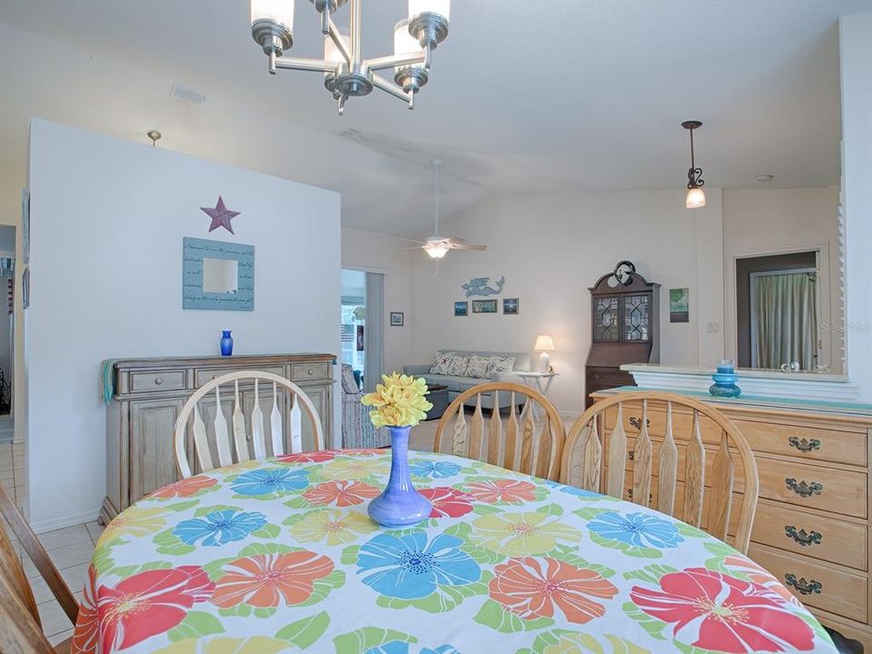 For Sale: $365,900 (3 beds, 2 baths, 1956 Square Feet)