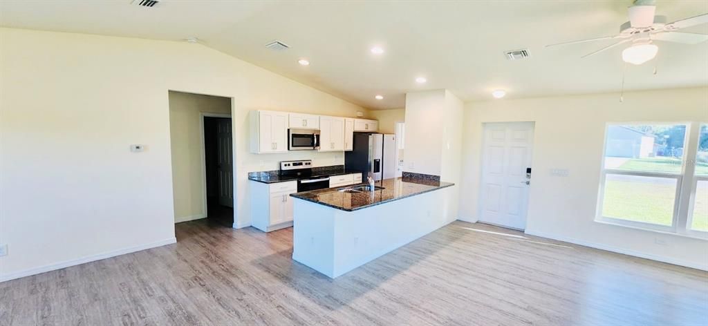 For Sale: $289,000 (3 beds, 2 baths, 1364 Square Feet)