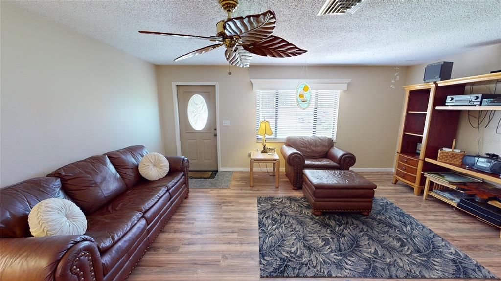 For Sale: $240,000 (2 beds, 2 baths, 1244 Square Feet)