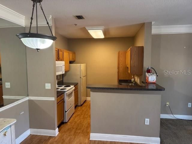 For Sale: $199,500 (2 beds, 2 baths, 1048 Square Feet)