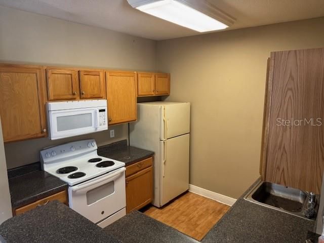 For Sale: $199,500 (2 beds, 2 baths, 1048 Square Feet)