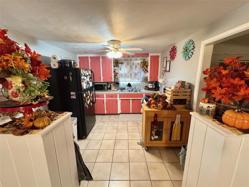 For Sale: $209,900 (2 beds, 1 baths, 1052 Square Feet)