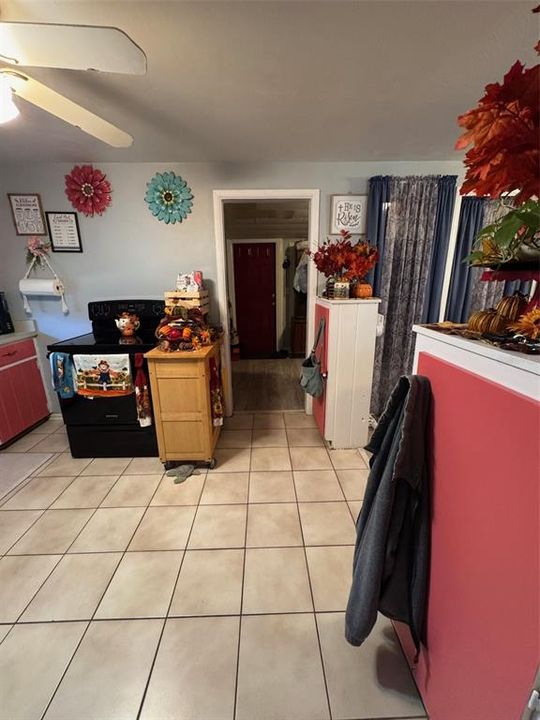 For Sale: $209,900 (2 beds, 1 baths, 1052 Square Feet)