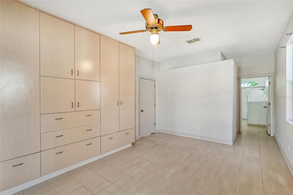 The en suite bath & walk-in closet from the primary bedroom