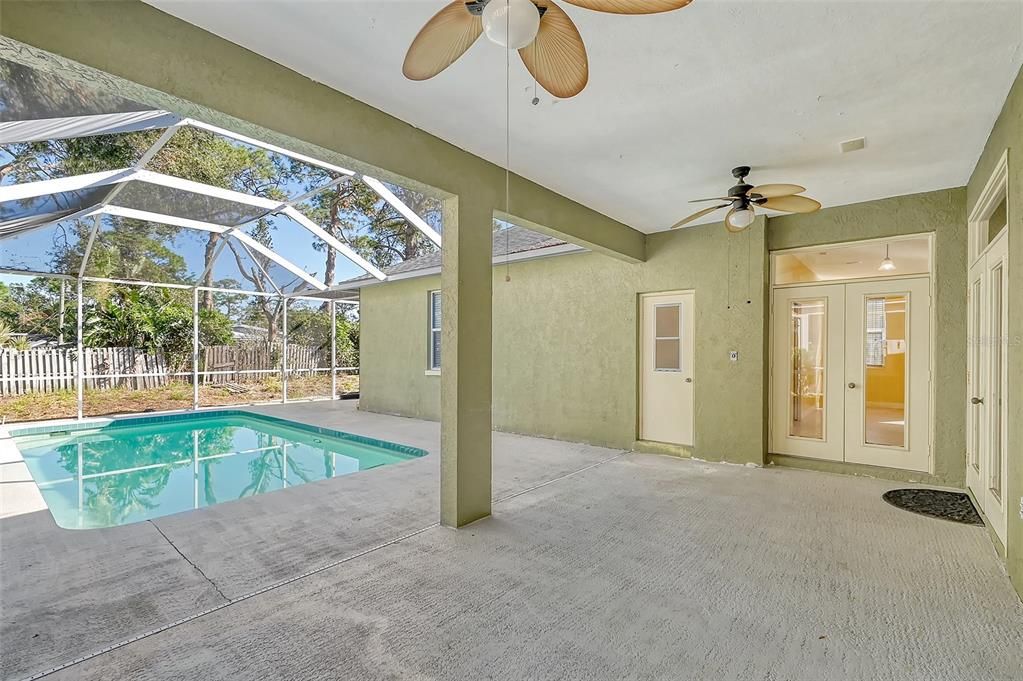 The roomy lanai has two ceiling fans