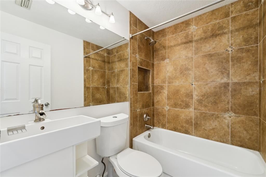 For Sale: $234,900 (2 beds, 2 baths, 1105 Square Feet)