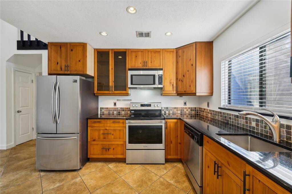 For Sale: $234,900 (2 beds, 2 baths, 1105 Square Feet)