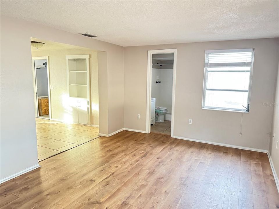 For Sale: $229,000 (2 beds, 2 baths, 1198 Square Feet)