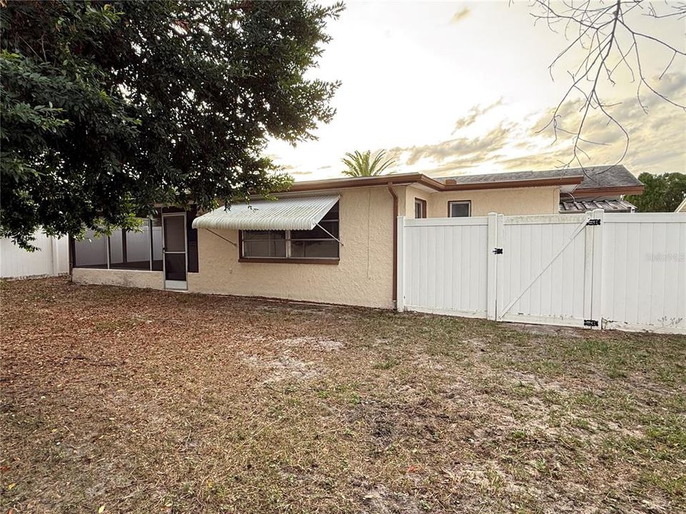 For Sale: $229,000 (2 beds, 2 baths, 1198 Square Feet)