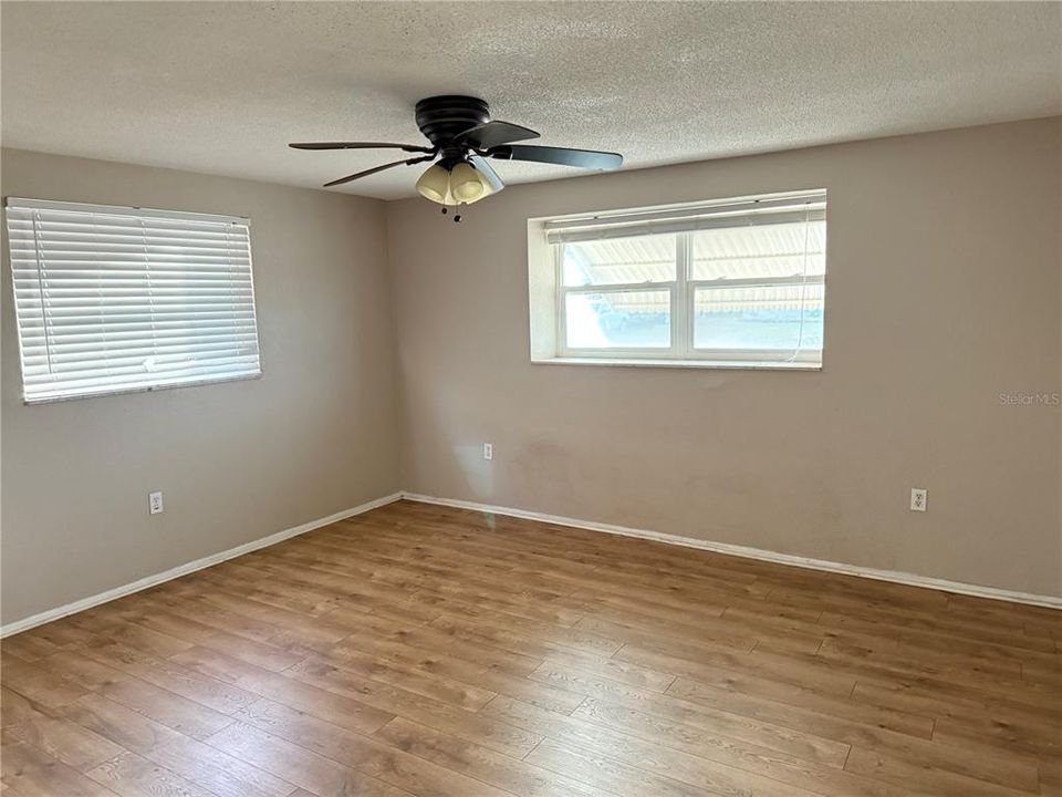 For Sale: $229,000 (2 beds, 2 baths, 1198 Square Feet)