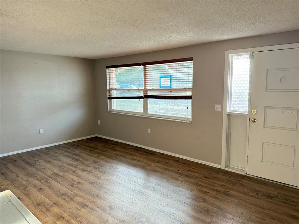 For Sale: $229,000 (2 beds, 2 baths, 1198 Square Feet)