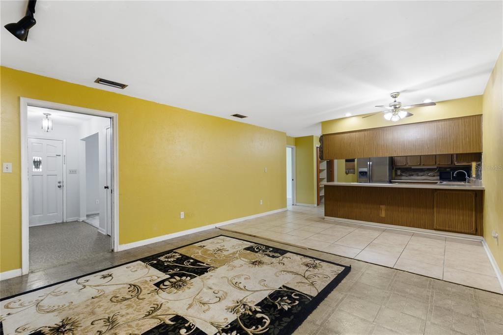 For Sale: $299,900 (3 beds, 2 baths, 1780 Square Feet)