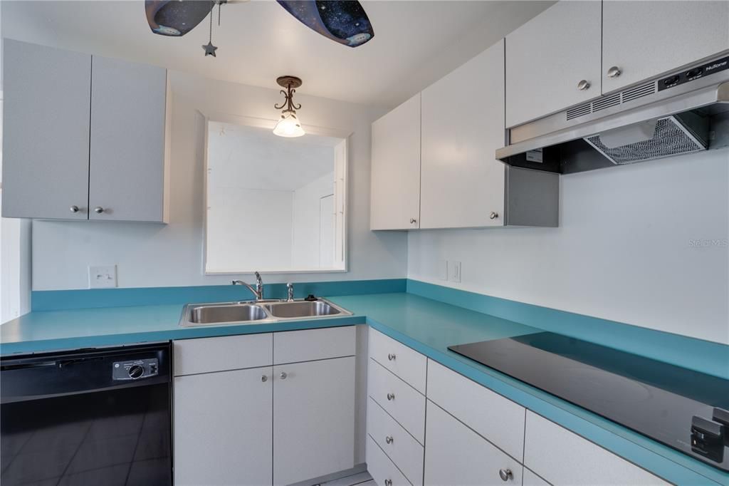 For Sale: $289,000 (2 beds, 2 baths, 1272 Square Feet)