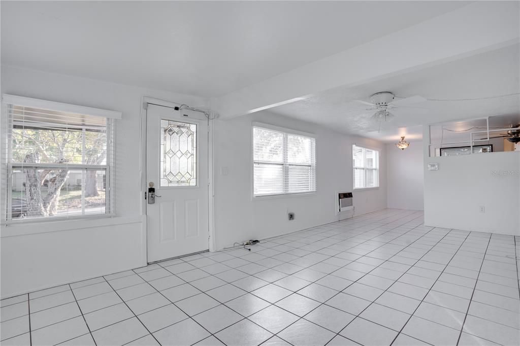 For Sale: $289,000 (2 beds, 2 baths, 1272 Square Feet)