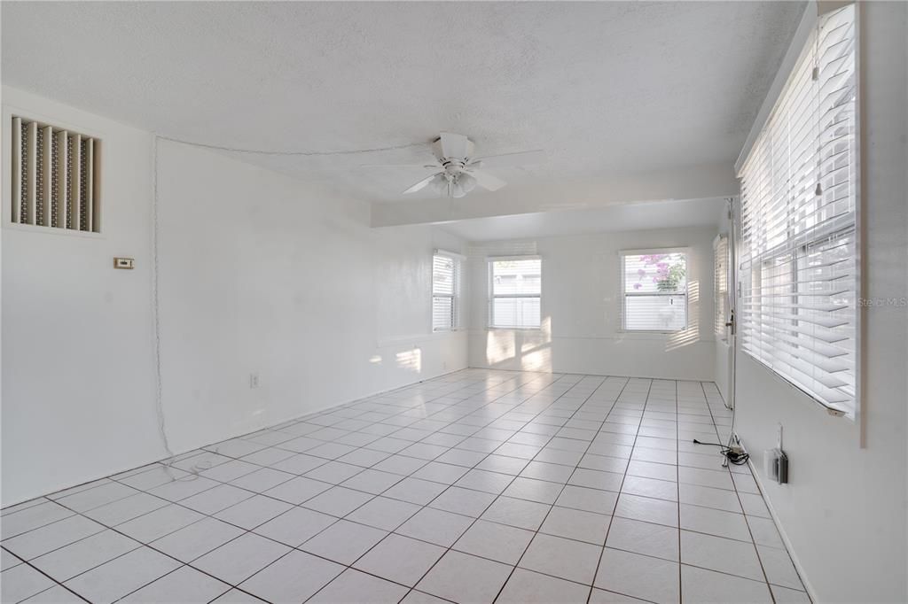 For Sale: $289,000 (2 beds, 2 baths, 1272 Square Feet)