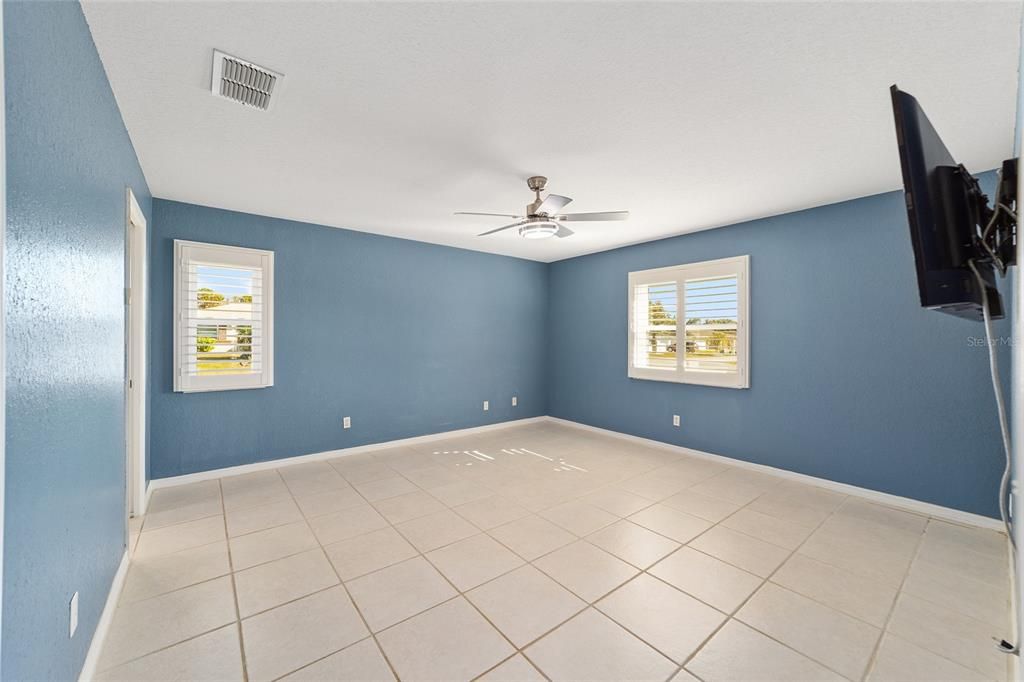 For Sale: $227,900 (2 beds, 2 baths, 1489 Square Feet)