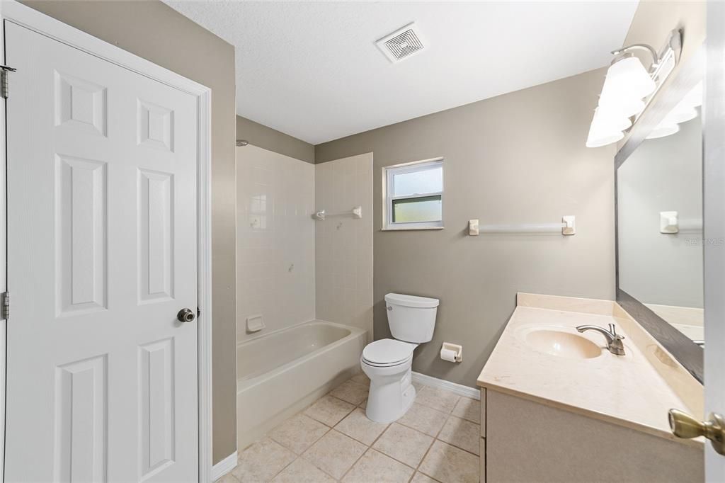 For Sale: $227,900 (2 beds, 2 baths, 1489 Square Feet)