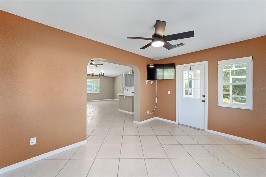 For Sale: $227,900 (2 beds, 2 baths, 1489 Square Feet)